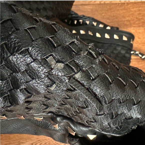 Woven studded shoulder bag - Picture 8 of 16